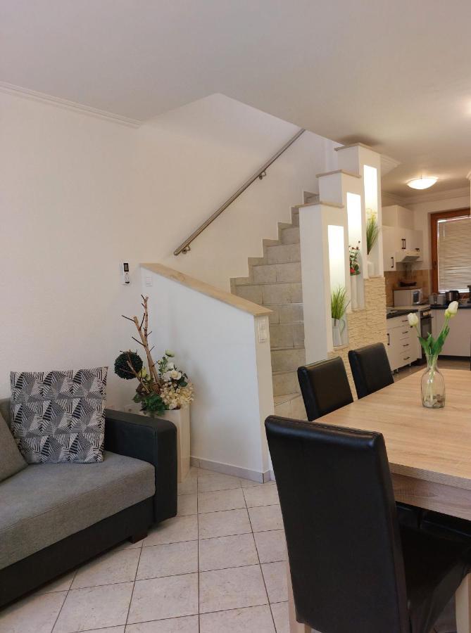 Apartmancentrum Gyula Exteriör bild
