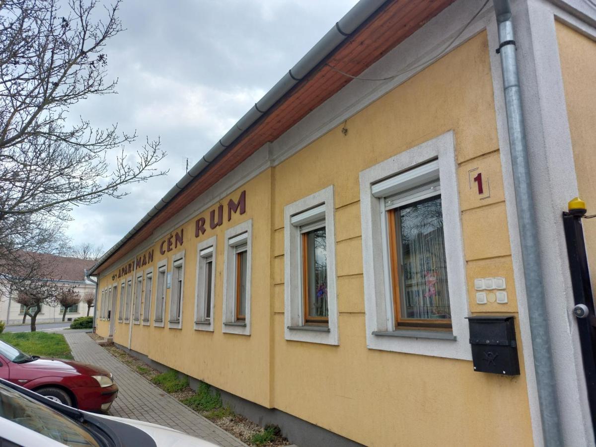 Apartmancentrum Gyula Exteriör bild